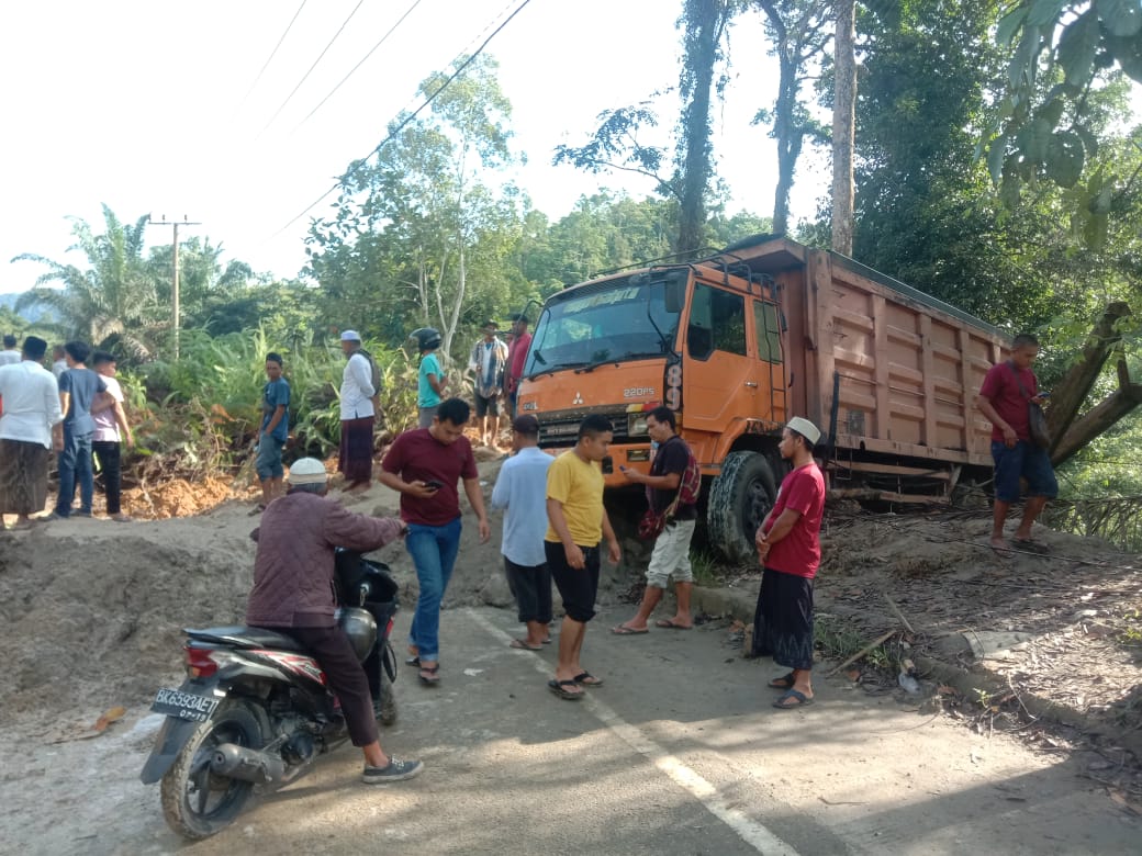 Material Longsoran Dievakuasi, Lintas Aceh Sumut Berangsur Normal