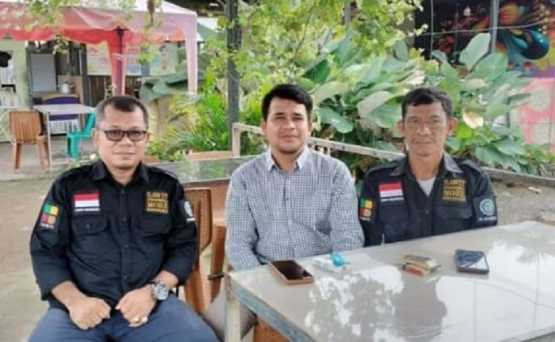 MG Habonaran Daulay, SH, MH Ketua Peradi Padanglawas Raya bersama Ketua DPD Apkasindo Palas, Senin (20/5). Waspada/Ist