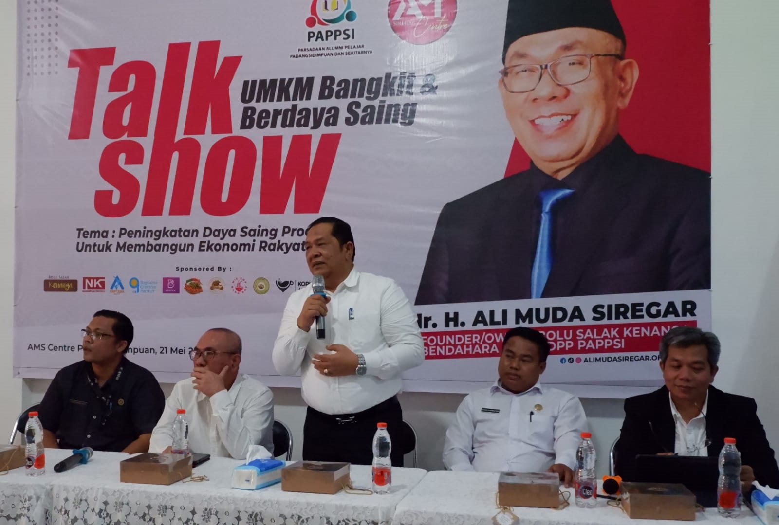 PAPPSI dan Ali Muda Siregar hadirkan Wali Kota Padangsidimpuan periode 2018-2023, Irsan Efendi Nasution, sebagai narasumber talkshow peningkatan kapasitas UMKM. (Waspada/Ist)