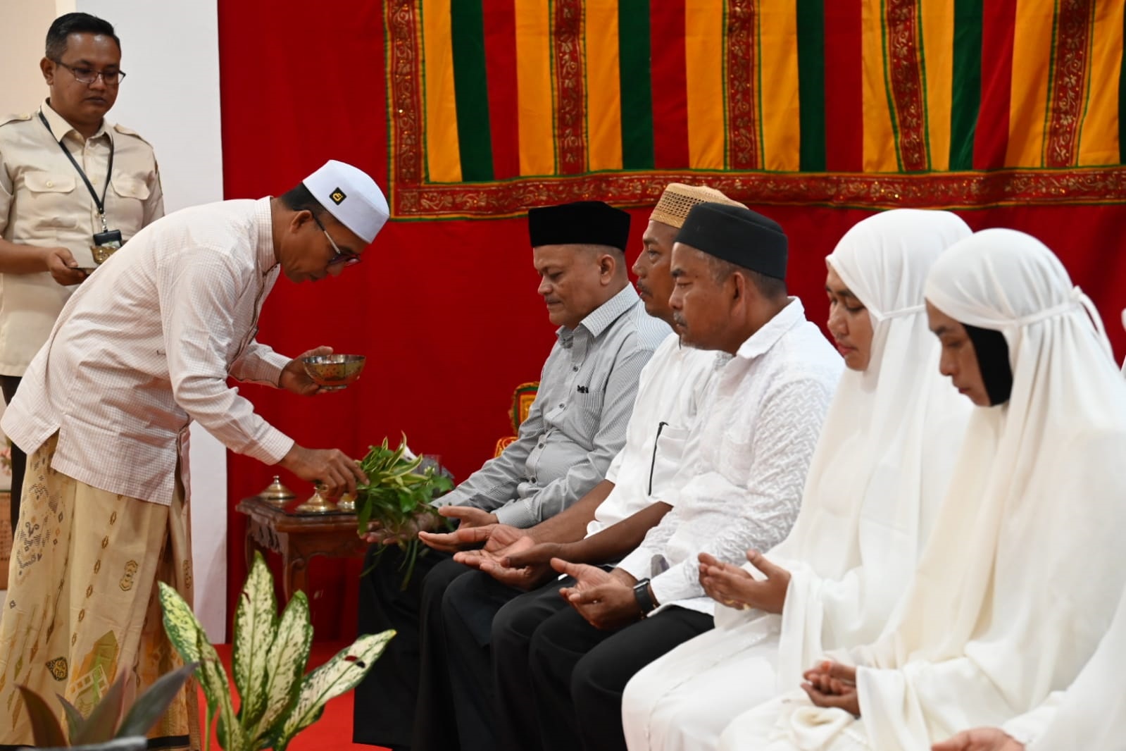 Pemkab Aceh Besar Peusijuek 29 JCH ASN