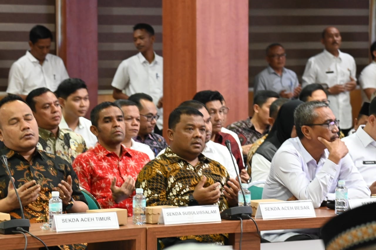 Sekdakab Aceh Besar, Sulaimi menghadiri Rapat Koordinasi Pencegahan Koprupsi Terintegrasi Wilayah Aceh di Gedung Serba Guna Kantor Gubernur Aceh, Banda Aceh, Rabu (29/5). (Waspada/Ist)