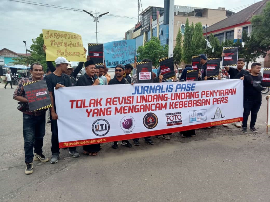 Digeruduk Aksi Tolak Revisi RUU Penyiaran, Anggota DPRK Lhokseumawe Kabur