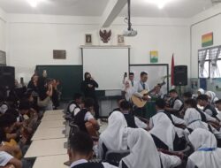 Terbang Langsung Dari Norwegia Alan Walker Kunjungi SMA Al Azhar Medan