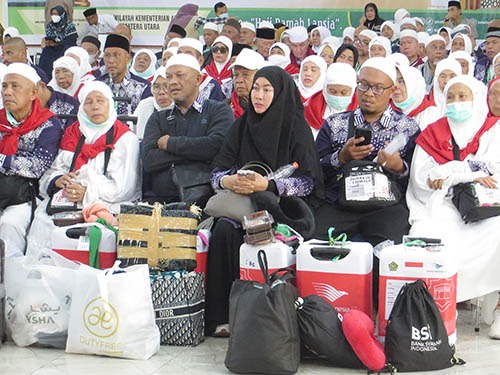 Foto-foto Jamaah Haji Kloter 2 Medan Tiba