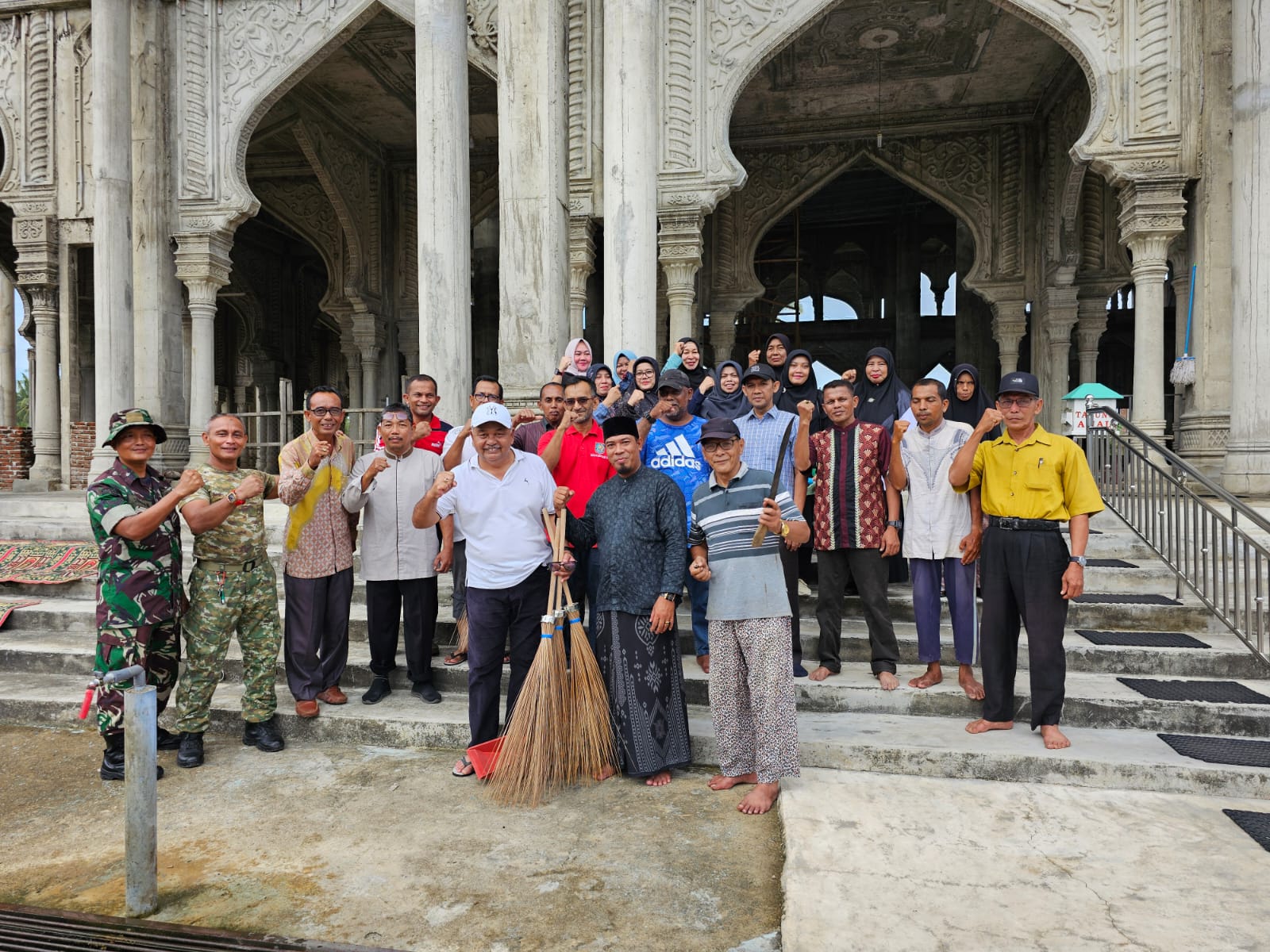 Pj Bupati Aceh Utara Inisiasi Aksi BIS Lingkungan Masjid