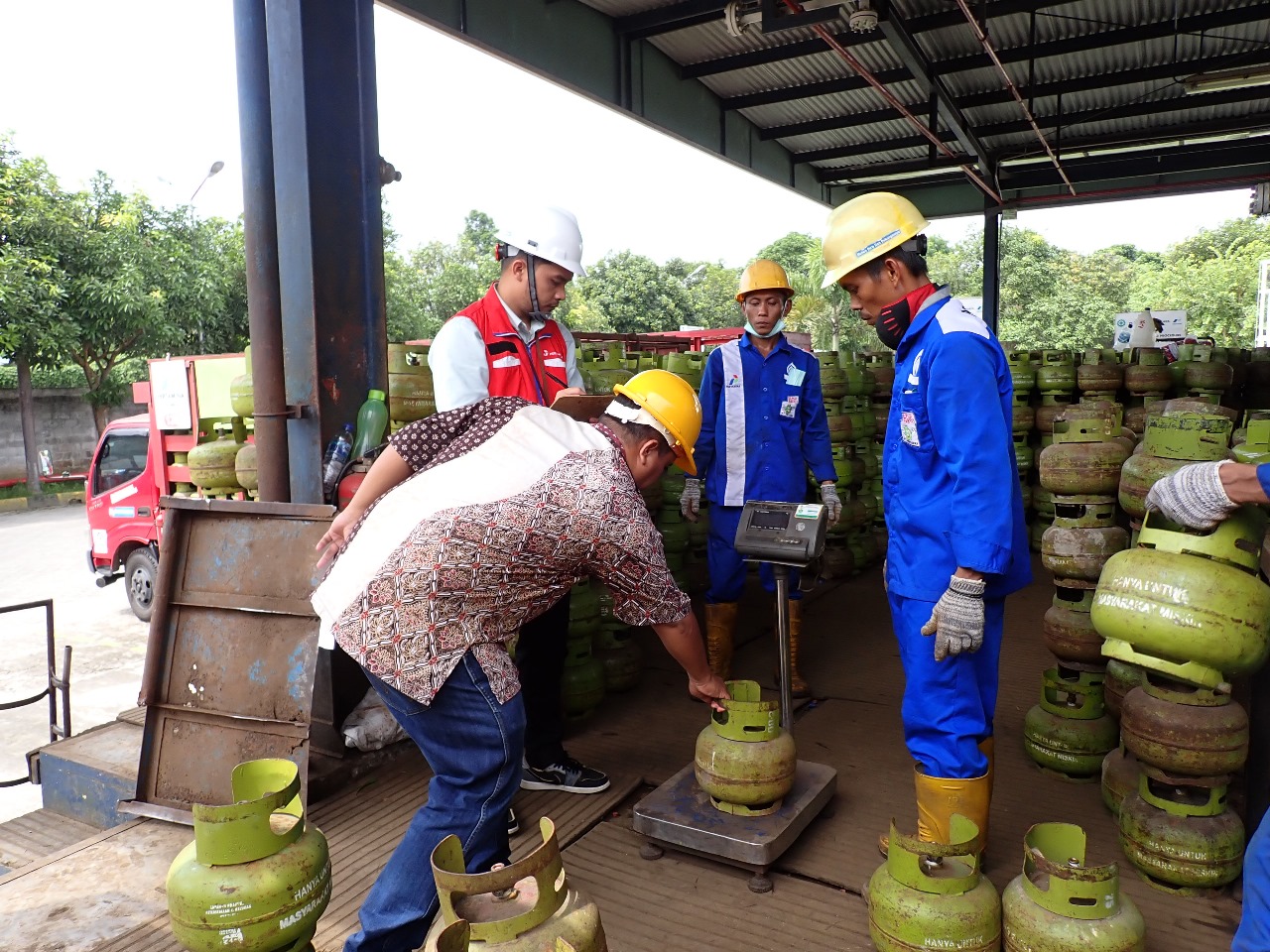 Pastikan Isi LPG 3 Kg Sesuai, Pertamina Patra Niaga Cek Berkala SPBE di Sumut