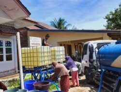 Pemkab Aceh Besar Suplai 16.000 Liter Air Bersih Ke Lhoknga