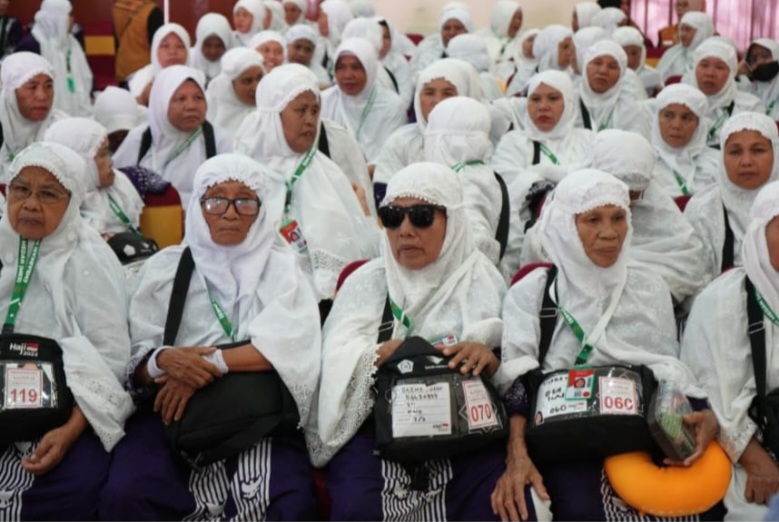 Gunakan 4 Bus Calhaj Paluta Tiba Di Asrama Haji Medan