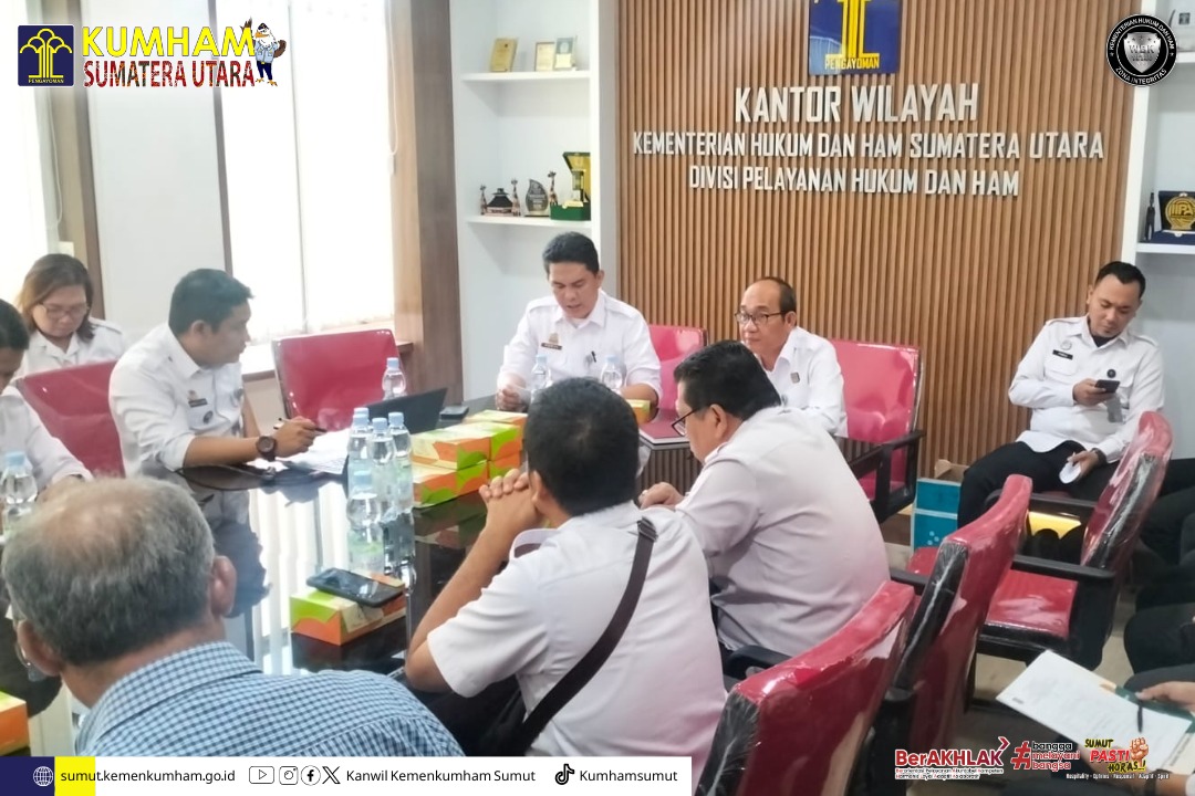 Kantor Wilayah Kementerian Hukum dan HAM Sumatera Utara (Kanwil Kemenkumham Sumut) sebagai pembina notaris di seluruh Wilayah Sumatera Utara menggelar Rapat Pelaksanaan Audit Kepatuhan Prinsip Mengenali Pengguna Jasa (PMPJ) Terhadap Notaris, di Ruang Rapat Kepala Divisi Pelayanan Hukum dan HAM, Rabu (12/6/2024).