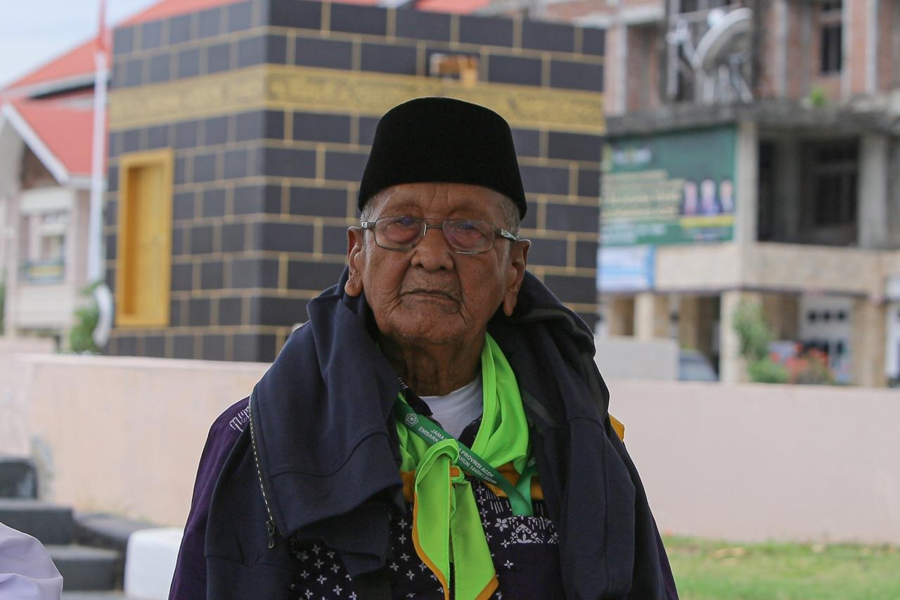 Abu Bakar Mureh, 96, berangkat haji di usianya yang hampir satu abad. Waspada/T.Mansursyah