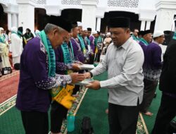 Sekda Sulaimi Lepas 47 Jamaah Calon Haji Aceh Besar