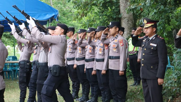 Kabag SDM Polresta Banda Aceh Pimpin Upacara Pemakaman Purnawirawan Polri