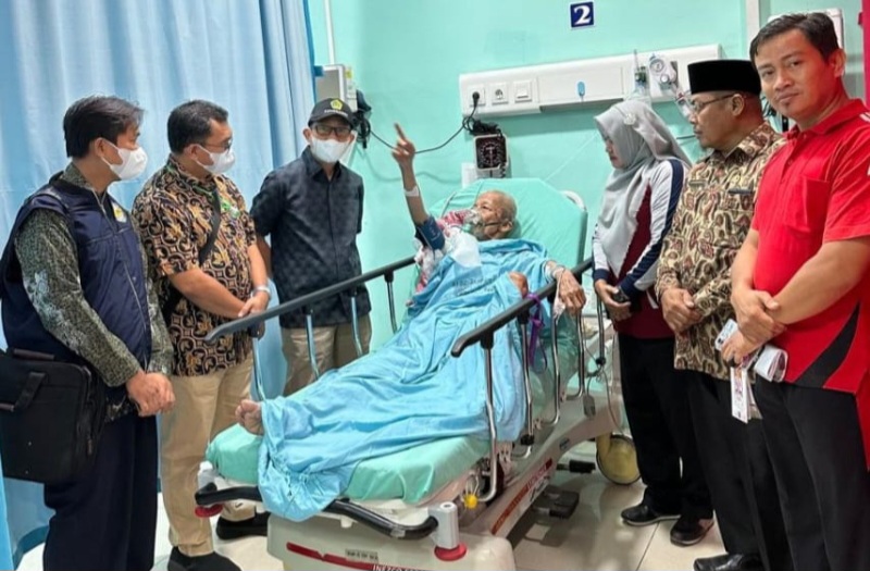 PPIH Debarkasi Medan Jenguk Jamaah Technical Landing Asal Makasar