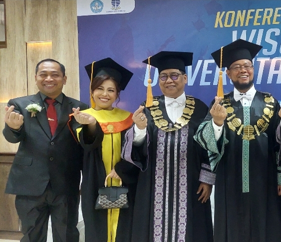 Sean Idol Jadi Wisudawan Inspiratif, Sebut UT Sebagai Kampus Masa Kini