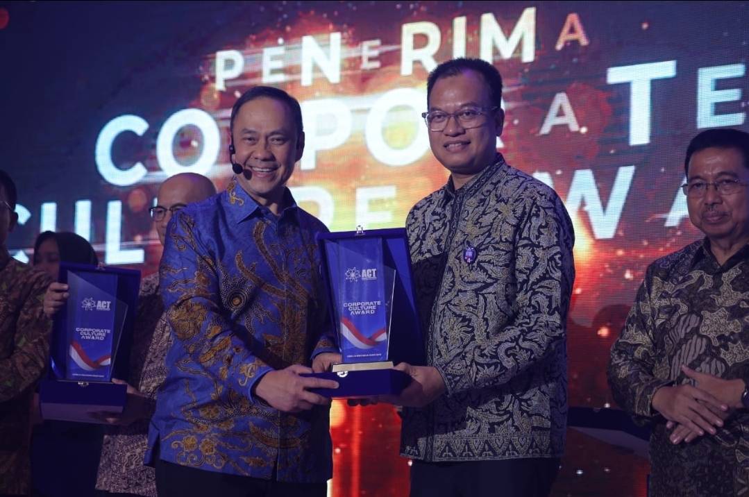 Raih Piala Indonesia Emas Corporate Culture Award dari ESQ, BI Apresiasi Kontribusi Ary Ginanjar