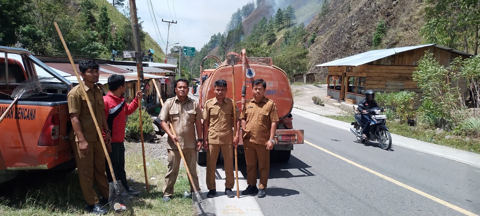 Hutan Di Samosir Terbakar, Hingga Kini Masih Dilakukan Pemadaman