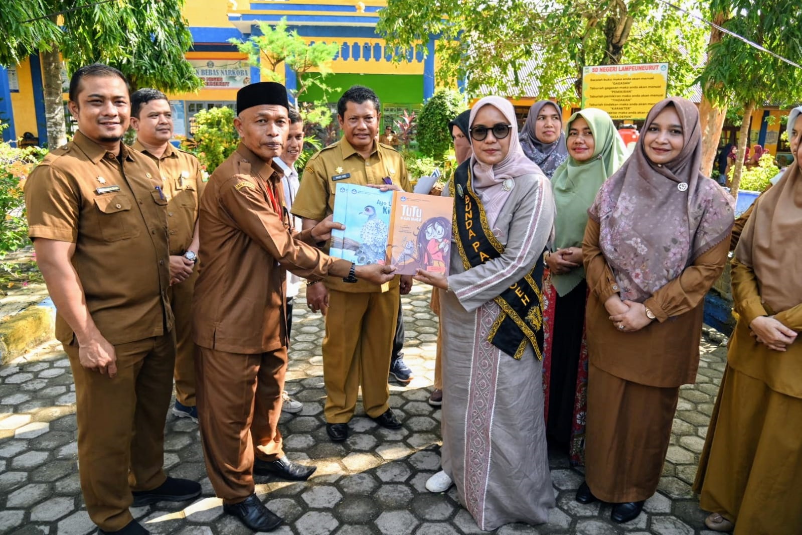 Pj Bunda PAUD Aceh Pantau Hari Pertama Masuk Sekolah