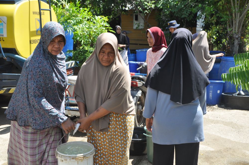 Siaga Kekeringan, 14 Mobil Tanki Salurkan Air Bersih Untuk Warga ...