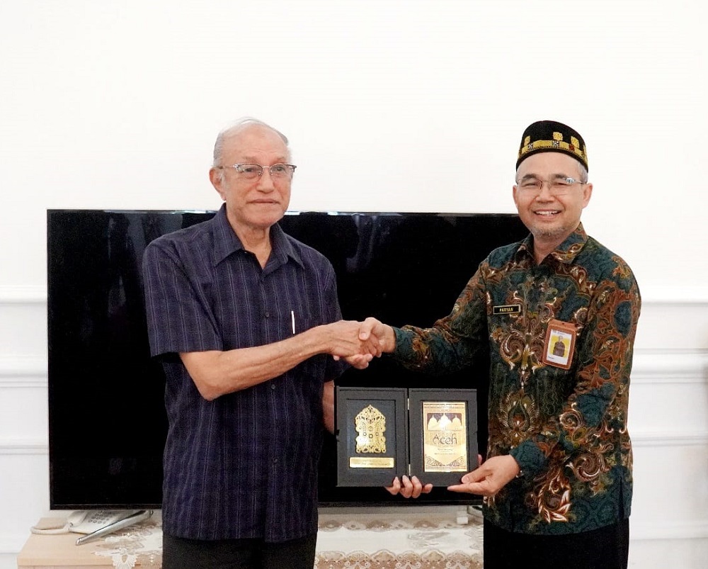 Kakanwil DJP Aceh melakukan kunjungan silaturrahmi dengan Wali Nanggroe Aceh, Selasa (09/07/24). Waspada/Ist