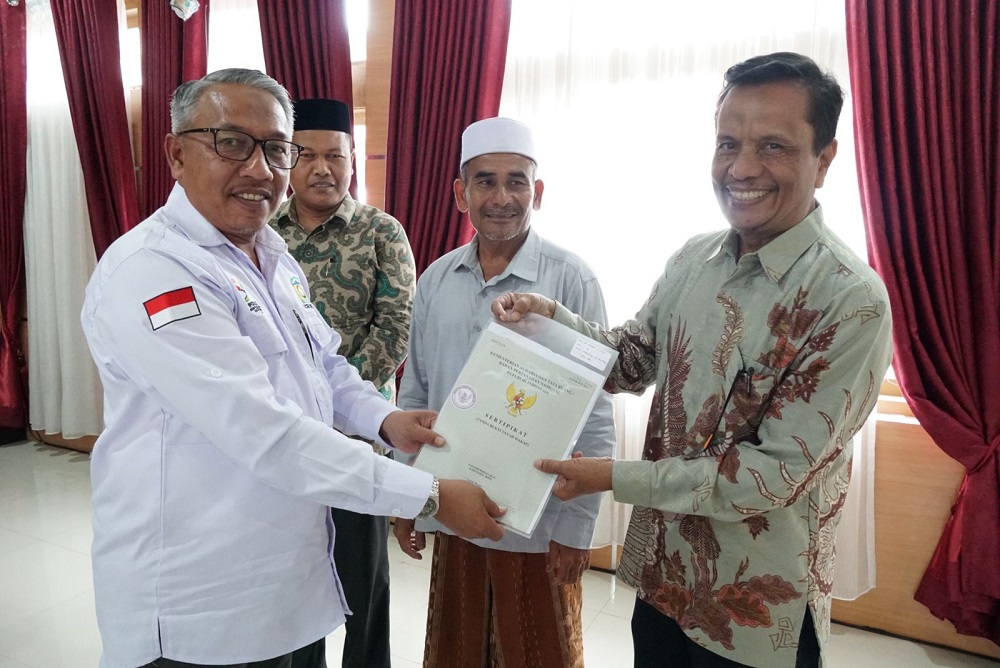 Aceh Besar Tercepat Serahkan Sertifikat Tanah Wakaf 2024