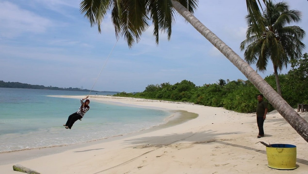 Salah satu view memikat di objek wisata Pasi Bakelok di Desa Teluk Nibung Kecamatan Pulau Banyak Kab Aceh Singkil. WASPADA/Ariefh