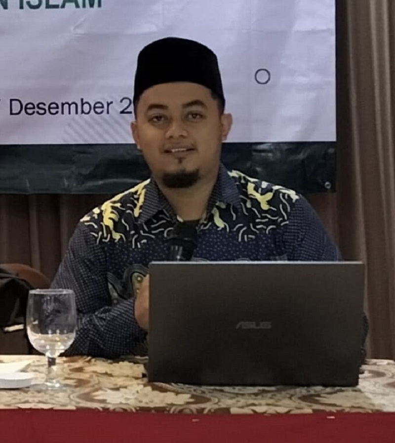 Pengamat Politik UIN-Sumut Dr. Ahmad Mukhlasin (pakai kopiah). (Waspada/ist)