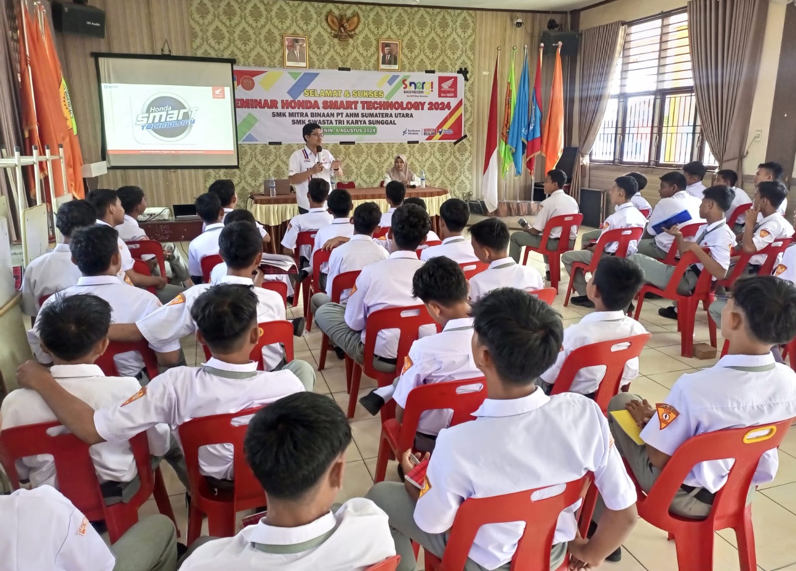 Ciptakan Generasi Unggul, Honda Gelar Sharing Technology Motor Honda Di SMK