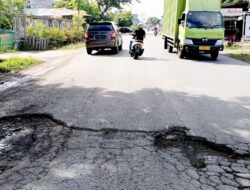 Jelang PON 2024, Jalan Negara Di Pidie Masih Bertabur Lubang