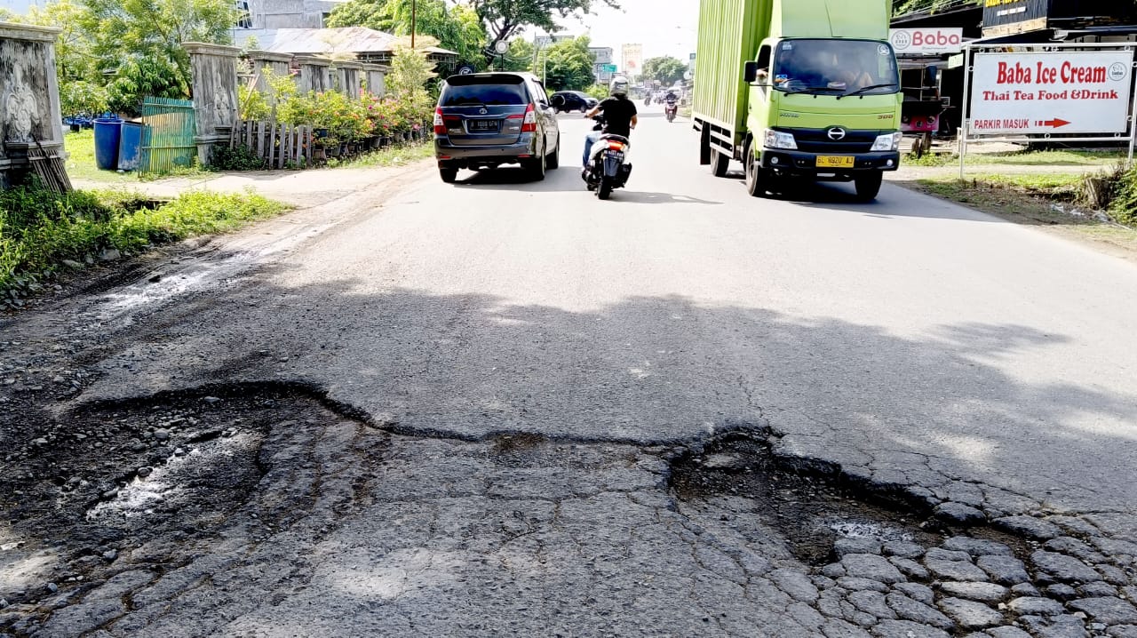 Jelang PON 2024, Jalan Negara Di Pidie Masih Bertabur Lubang