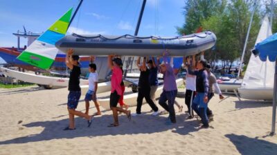 Polresta Banda Aceh Siagakan Perahu Karet Saat Atlet Layar Latihan