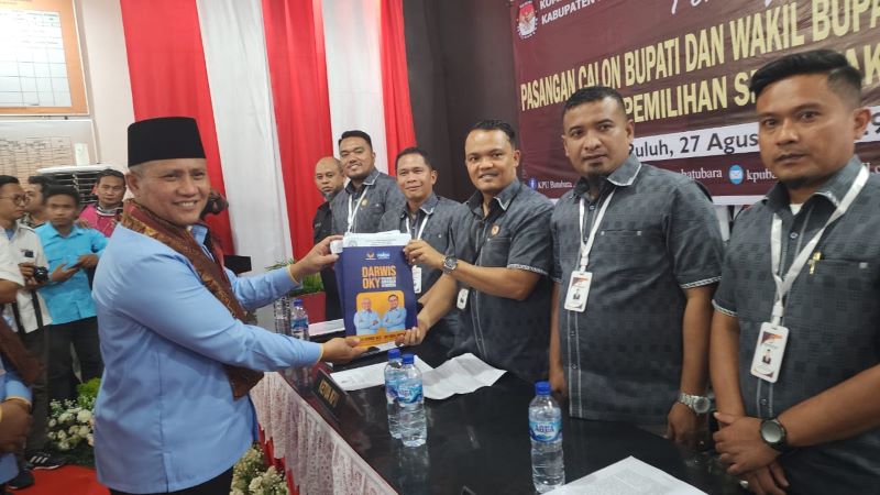 Pasangan Darwis - Oky Daftar Ke KPU Batubara