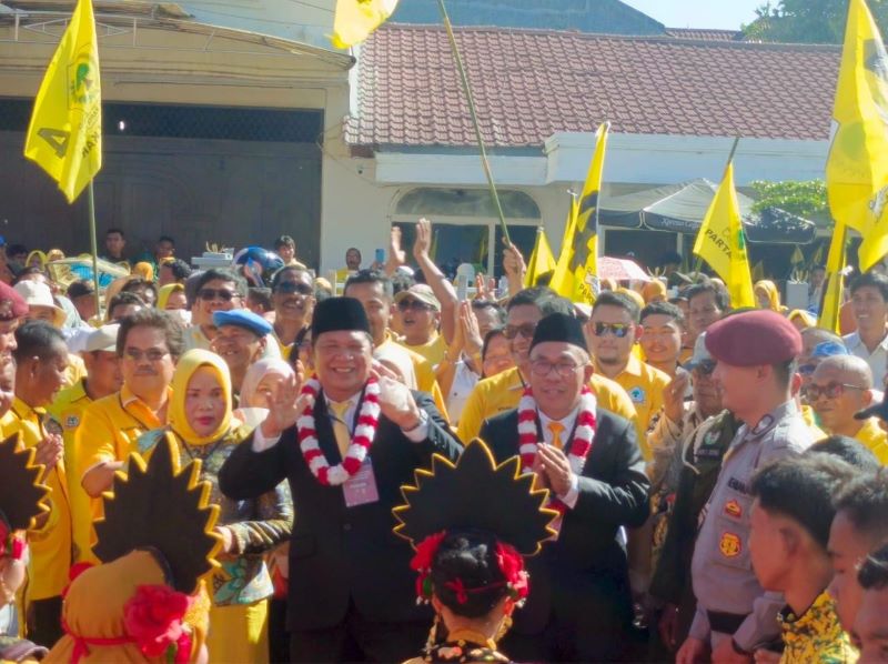 Paslon Wali Kota dan Wakil Wali Kota Padangsidimpuan Irsan Efendi Nasution dan Ali Muda Siregar yang diusung Partai Golkar. (Waspada/Sukri Falah Harahap)