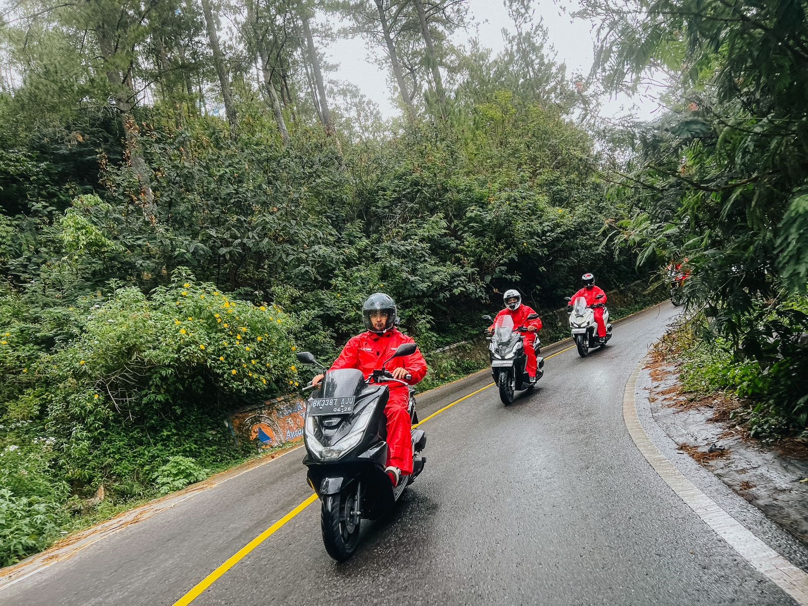 Sensasi Touring Big Scooter Honda Roadventure