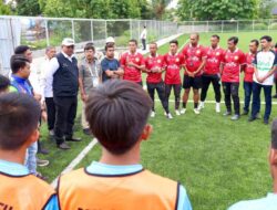 Kunjungi Latihan Tim Sepakbola PON Aceh, Pj Gubernur Safrizal: Habisi Semua Lawan