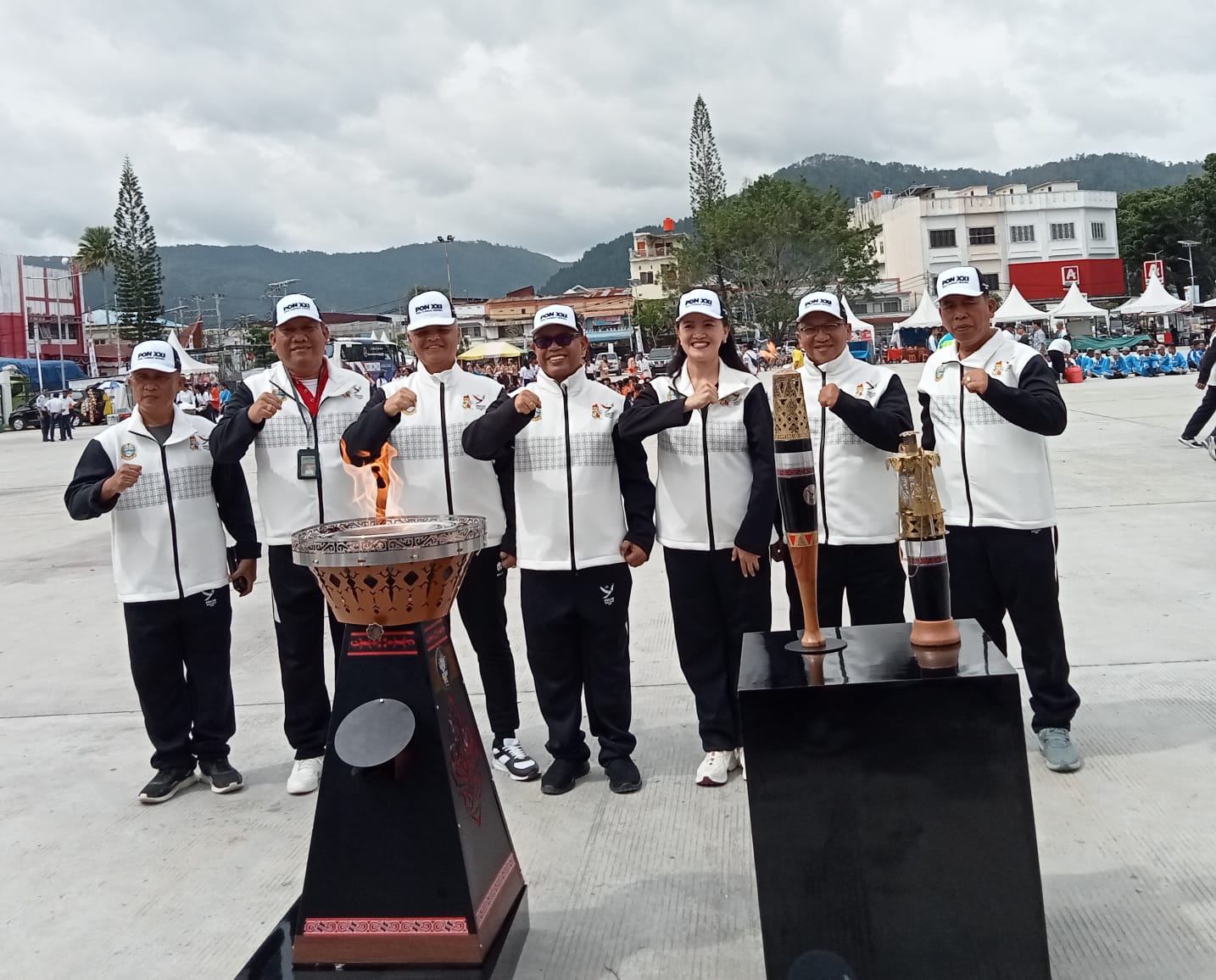 Nyala Api Obor PON Simbol Menyala Semangat Warga Toba