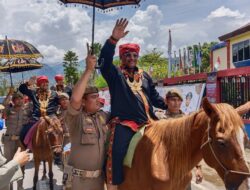 Gubernur Aceh Tunggangi Kuda Ke Kantor Bupati Agara