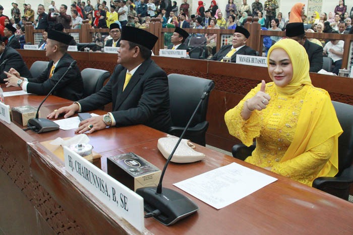 Foto-foto Chairunnisa Dilantik Jadi Anggota DPRD Sumut