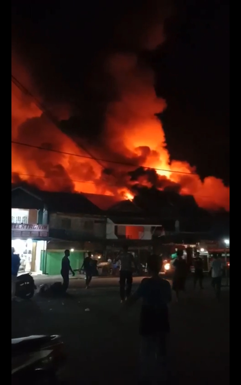 Simpang Lima Sinabang Terbakar