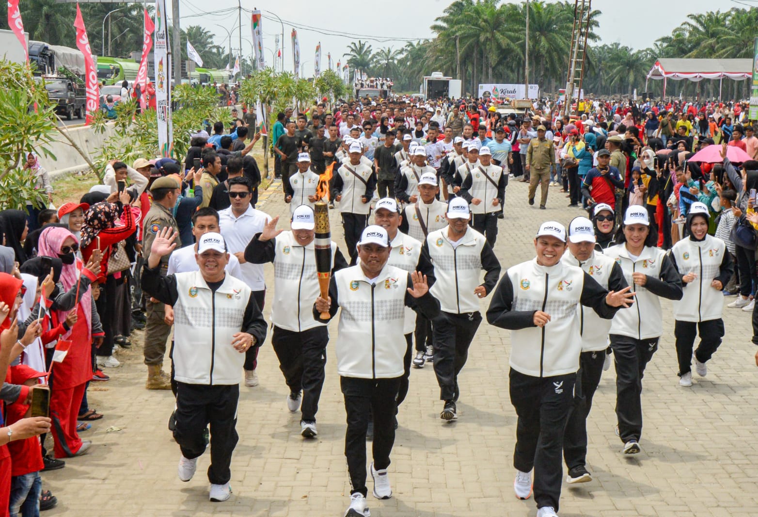 Bupati Dan Wabup Sergai Bawa Obor Api PON XXI Sumut-Aceh