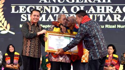 Legenda Olahraga Sumut Terima Penghargaan