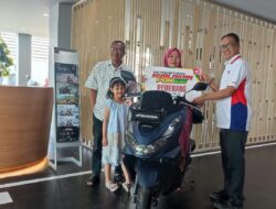 Sri Rezeki Fitri Dapat Hadiah Honda PCX 160