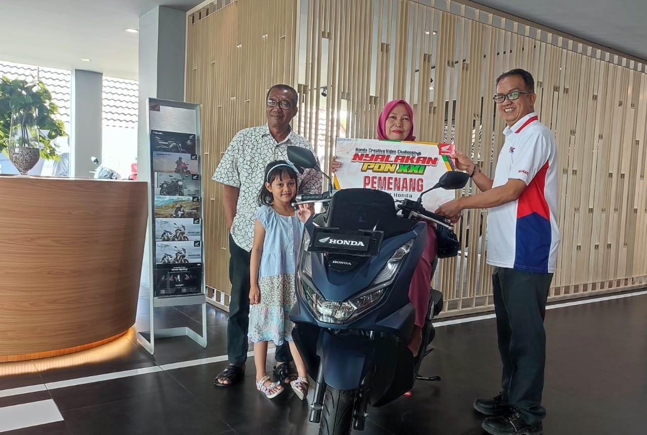 Sri Rezeki Fitri Dapat Hadiah Honda PCX 160