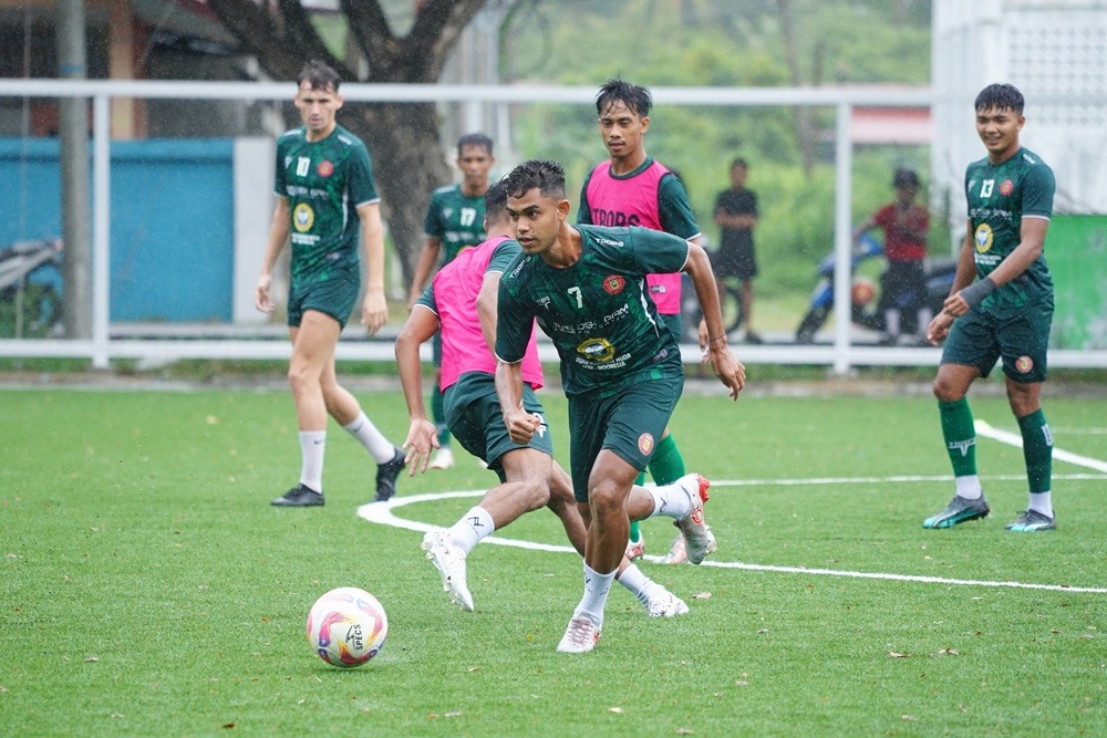 Persiraja Adaptasi Lapangan Sintetis