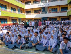 Ketua Umum KONI Deliserdang, Dr. Asri Ludin Tambunan Foto Bersama Dengan Perguruan SMA Nusantara