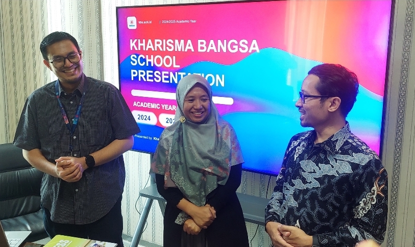 Asah Literasi Digital Siswa, SMP dan SMA Kharisma Bangsa Terapkan Program 1 on 1 Ipad