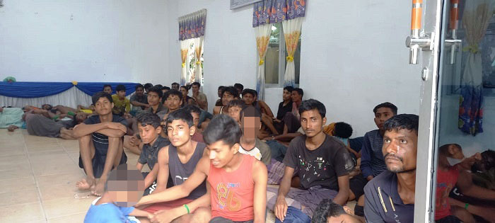 Suasana pengungsi Rohingya di Aula Kantor Camat Pantai Labu. (Waspada/Edward Limbong).