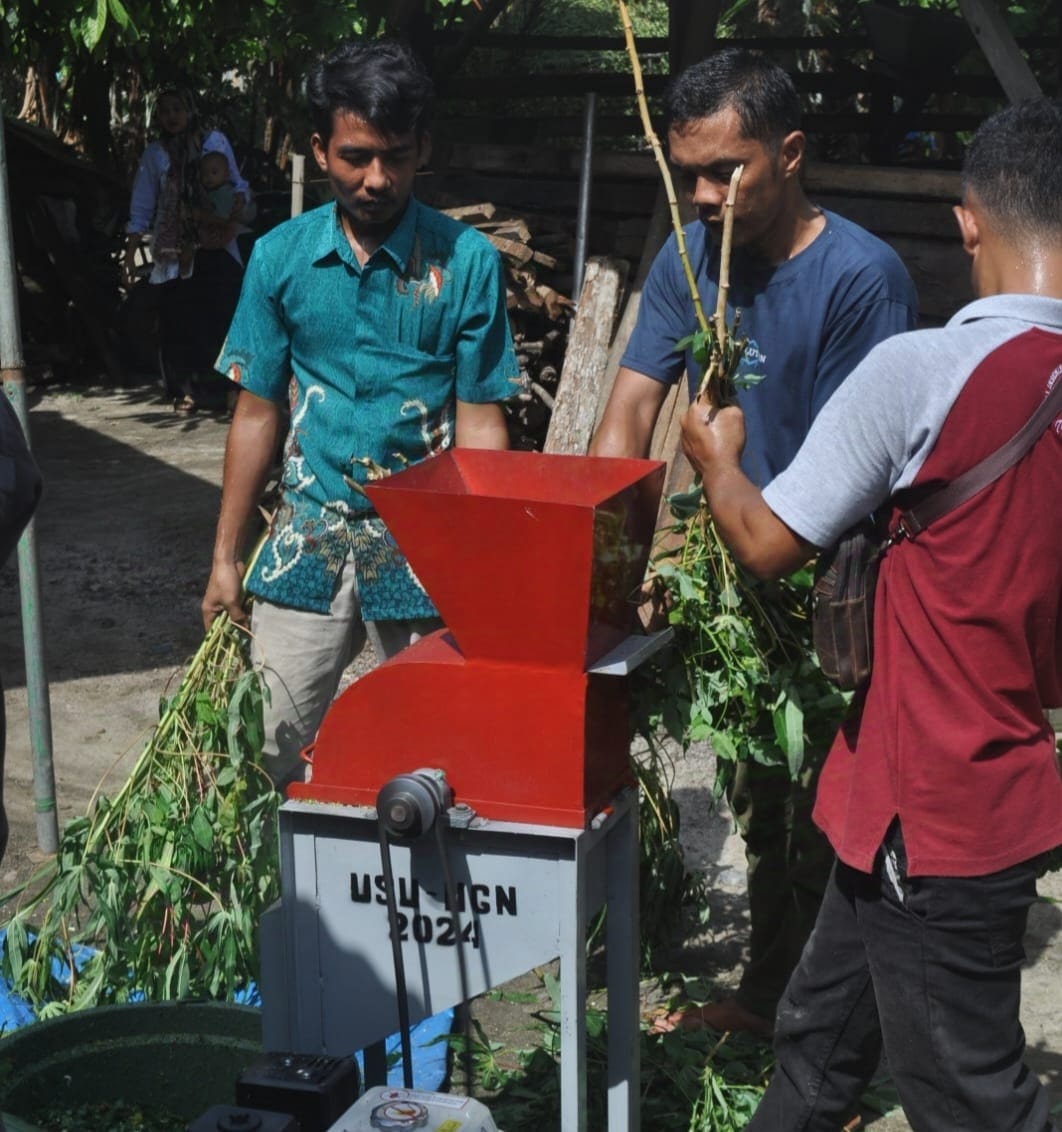 Dosen UGN Dan USU Edukasi Warga Batubara Ciptakan Ransum Ternak Bernutrisi Tinggi