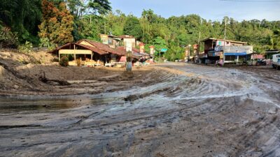 Longsor Luluhlantakkan Kawasan Sibolangit