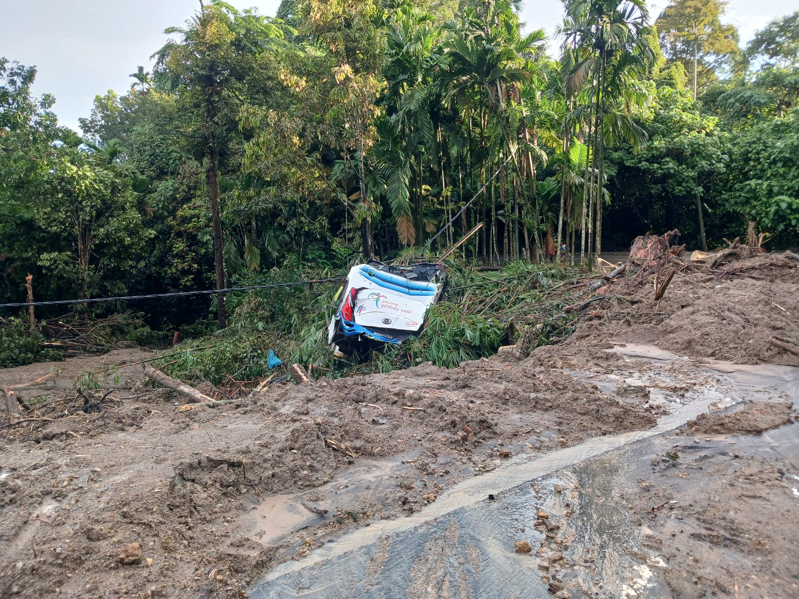 Longsor Luluhlantakkan Kawasan Sibolangit