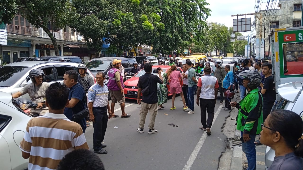 Warga Medan Resah, Debt Collector Hentikan Paksa Mobil Warga Di Tengah Jalan